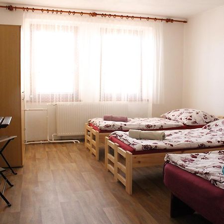 Penzion Bulhary S Vinnym Sklepem Bagian luar foto
