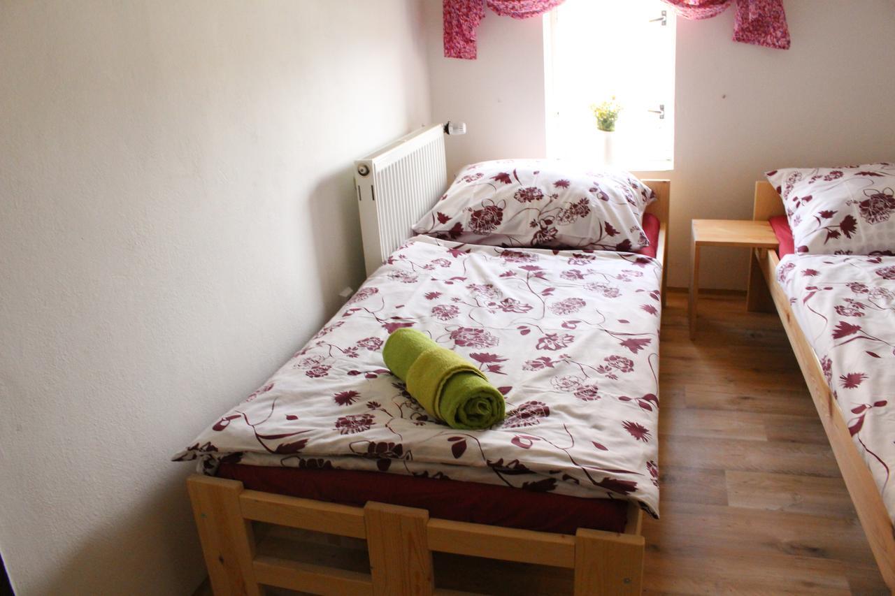 Penzion Bulhary S Vinnym Sklepem Bagian luar foto